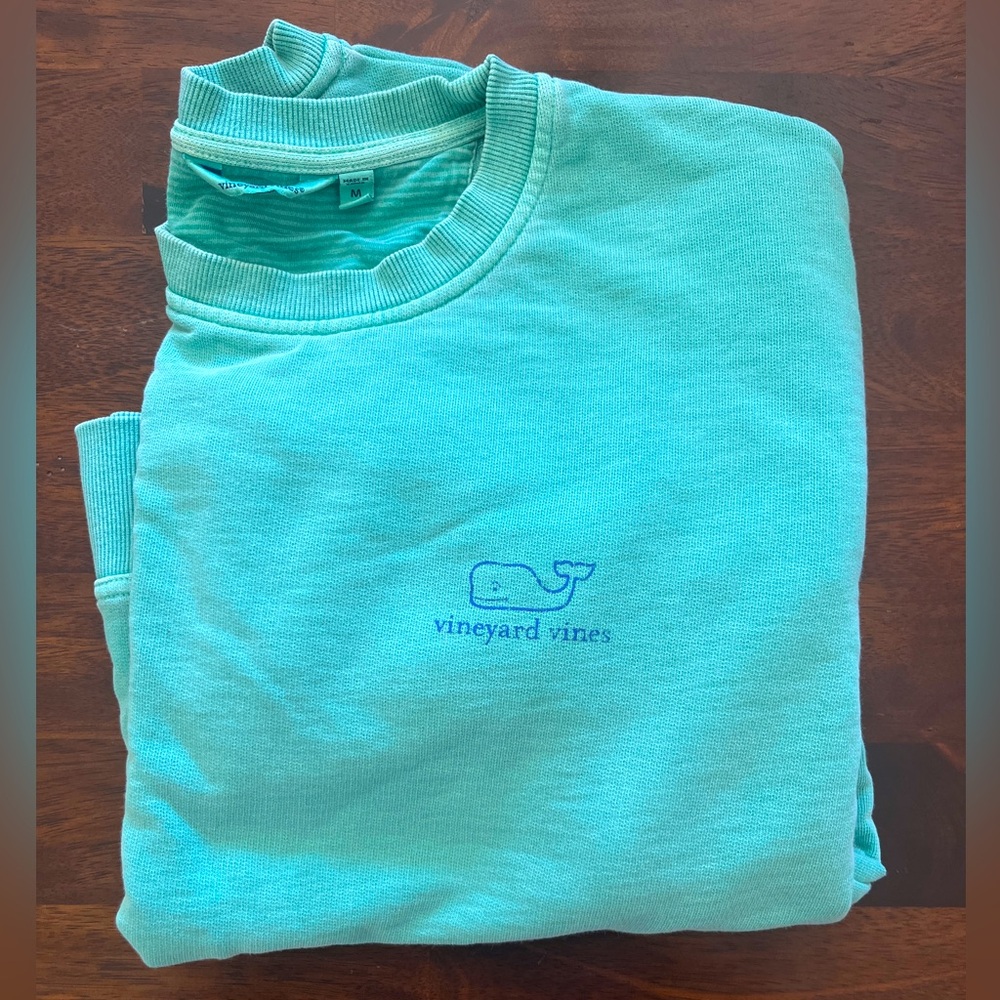 Vineyard vines medium teal and blue sweatshirt